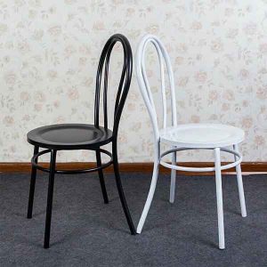 ghe-cafe-sat-thonet-ngoai-troi